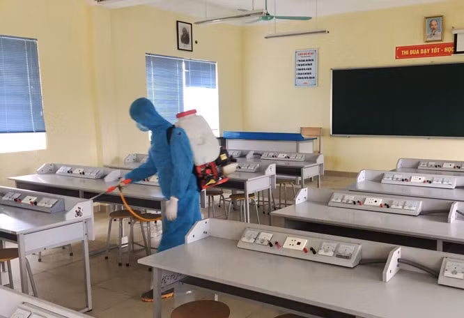 33 điểm thi phối hợp với đơn vị y tế trên địa bàn đã hoàn thành phun khử khuẩn. Ảnh: internet.