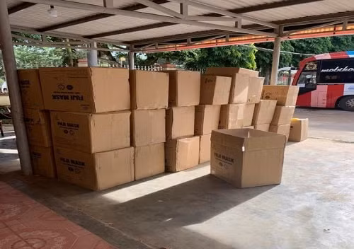 Số khẩu trang y tế không có hóa đơn chứng từ, chứng minh nguồn gốc, xuất xứ bị Công an thị xã Buôn Hồ tạm giữ. Ảnh: CA Đắk Lắk