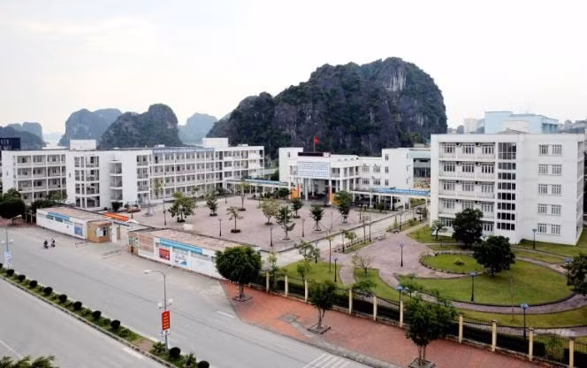 Trường THPT Chuyên Hạ Long, Quảng Ninh, một điểm thi trong Kỳ thi tốt nghiệp THPT năm 2020. Ảnh: Báo Quảng Ninh.