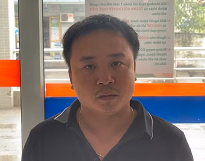 Tài xế Lê Thế Tuyển tại cơ quan điều tra. Ảnh: T.X.