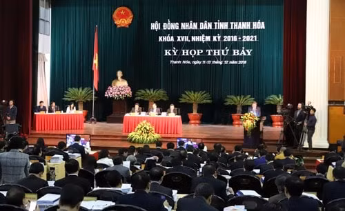 Chủ tọa kỳ họp HĐND tỉnh Thanh Hóa từng cảm thán: Sao chẳng phát biểu gì cả? Sao cứ im im thế? Cứ cúi cúi thế là không được, phản ánh tình trạng cán bộ không dám nói, né tránh những vấn đề mà cử tri, nhân dân quan tâm, trông đợi.