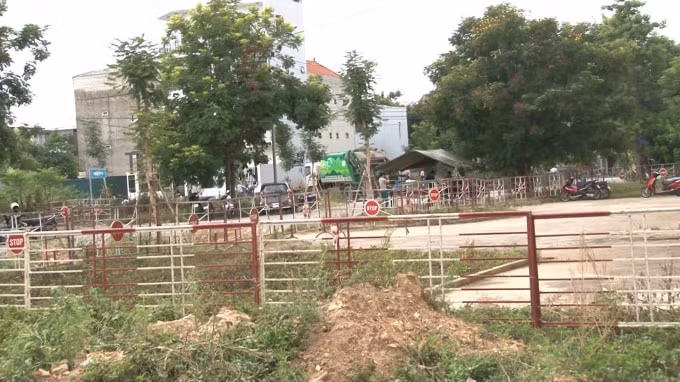 Lập hàng rào chốt chặn.