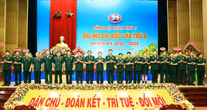 Ban chấp hành Đảng bộ Quân khu 7 nhiệm kỳ 2020 - 2025 ra mắt đại hội