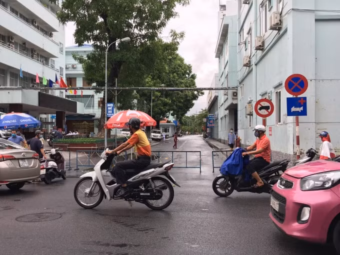 Lối vào Bệnh viện Đa khoa quốc tế Hải Phòng đoạn giao với đường Hai Bà Trưng. Ảnh:V.H