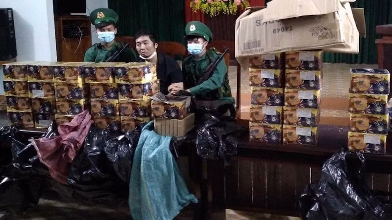 lien tiep bat giu nhom doi tuong mua ban hon 600 kg phao no hinh 1