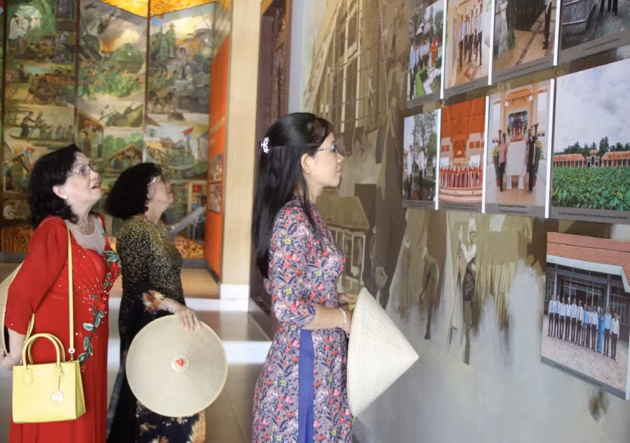 long an tu du lich hoc duong den du lich van hoa hinh 1