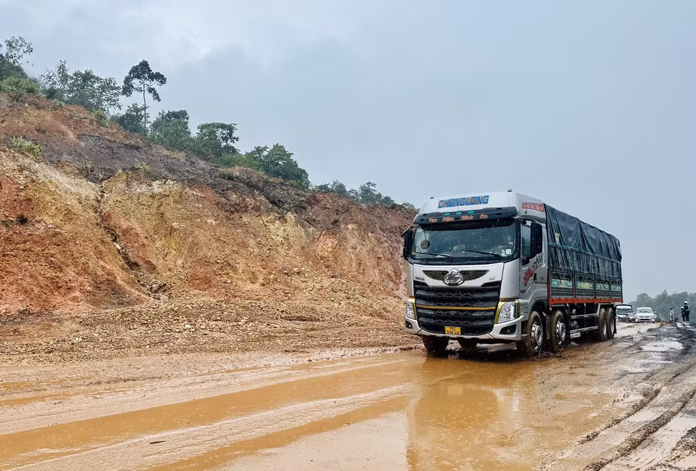 de nghi cong bo tinh huong khan cap ve thien tai tren cao toc la son tuy loan hinh 1