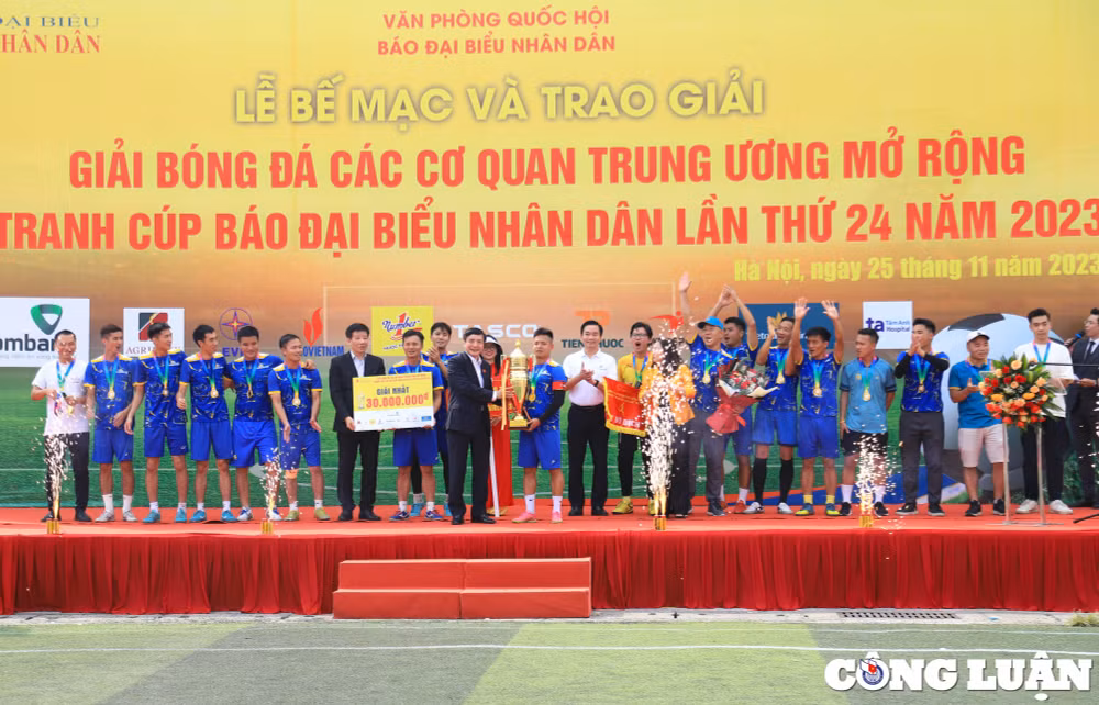 be mac giai bong da cac co quan trung uong mo rong tranh cup bao dai bieu nhan dan lan thu 24 hinh 1