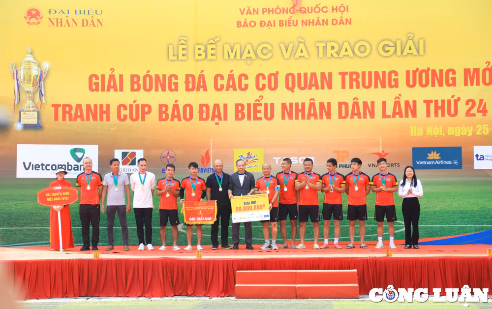 be mac giai bong da cac co quan trung uong mo rong tranh cup bao dai bieu nhan dan lan thu 24 hinh 2