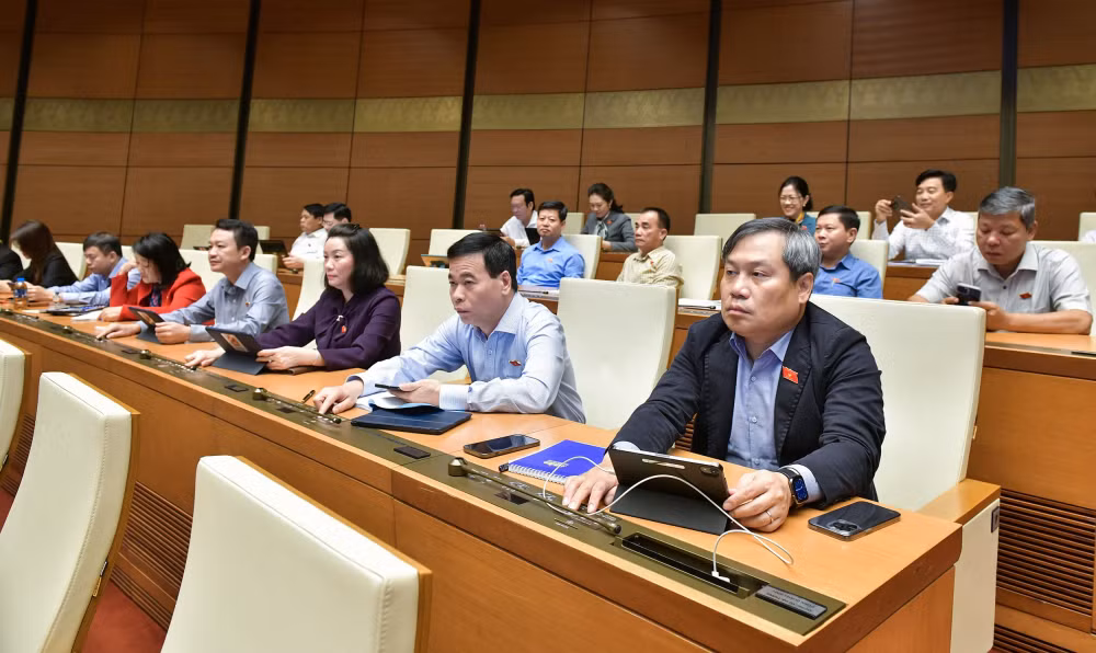 quoc hoi chinh thuc thong qua luat vien thong sua doi hinh 2