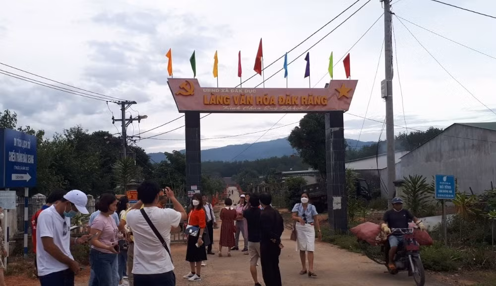 kon tum lang du lich cong dong dak rang duoc cong nhan la diem du lich hinh 1