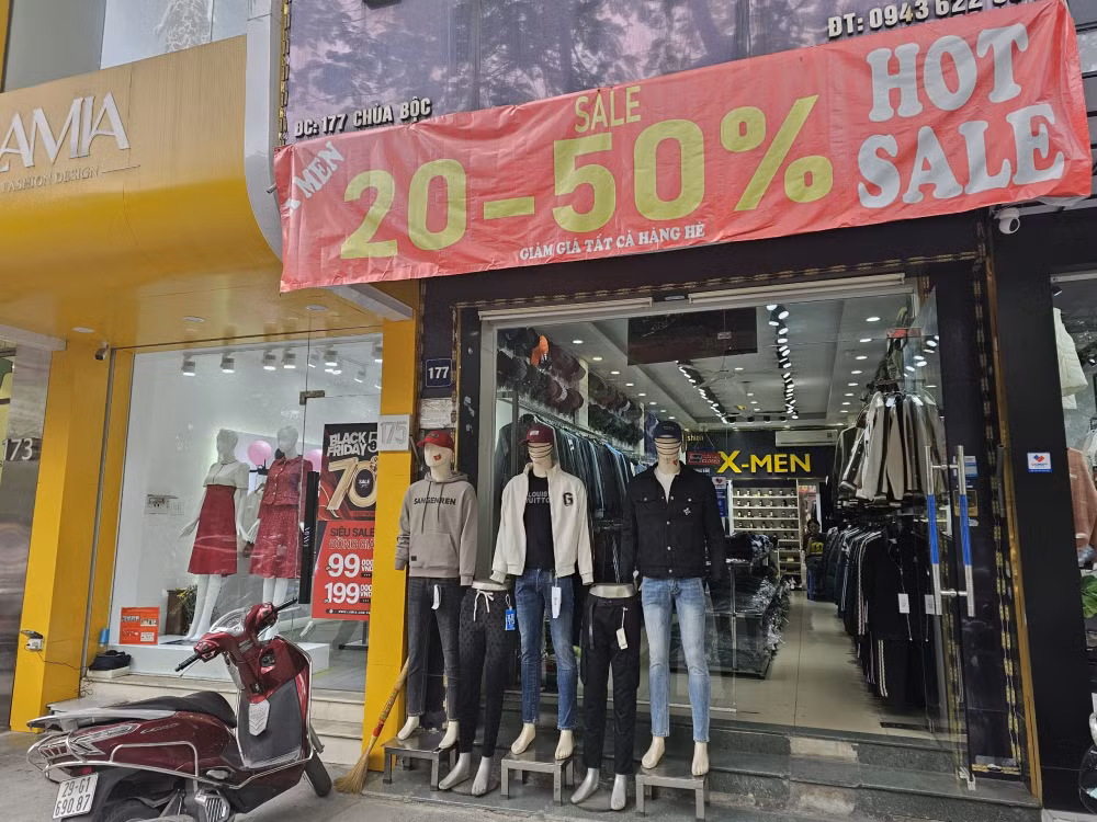 black friday noi vang hoe noi khach xep hang tu toi hom truoc hinh 2