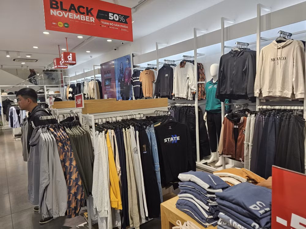 black friday noi vang hoe noi khach xep hang tu toi hom truoc hinh 4