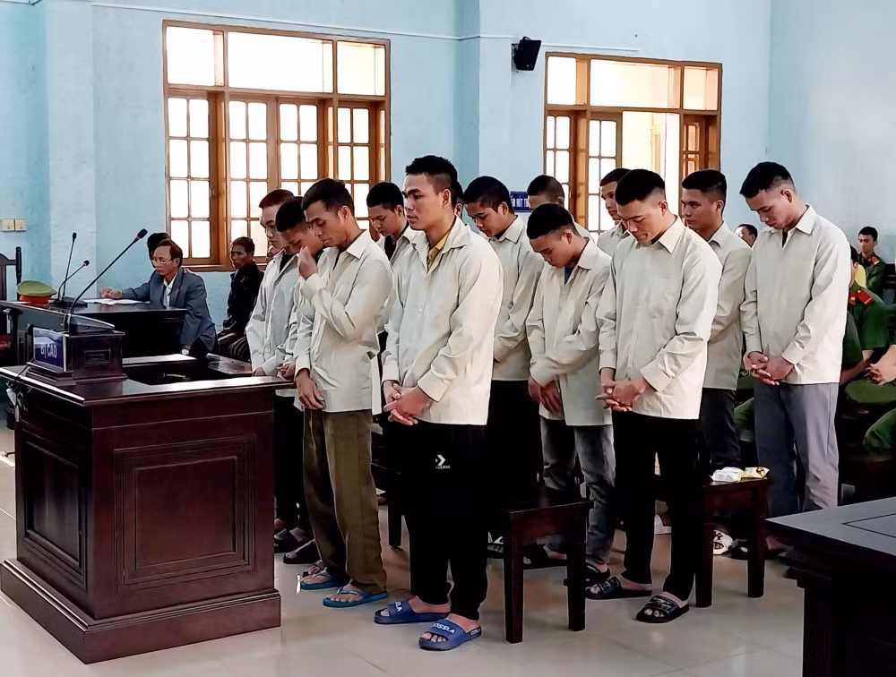 gia lai nghe con gai bi giat toc bo ru 12 nguoi cam hung khi di tra thu hinh 1