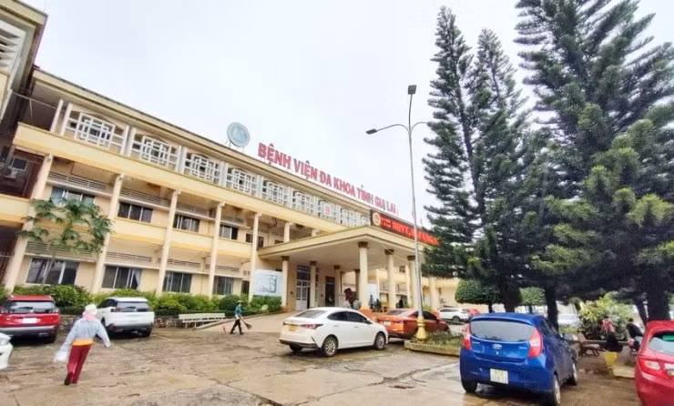 gia lai phat hien doi nam nu nghi uong thuoc tru co tu tu trong nha nghi hinh 1