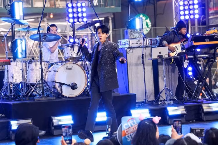 newjeans gianh giai nghe si k pop toan cau tai billboard awards 2023 hinh 2