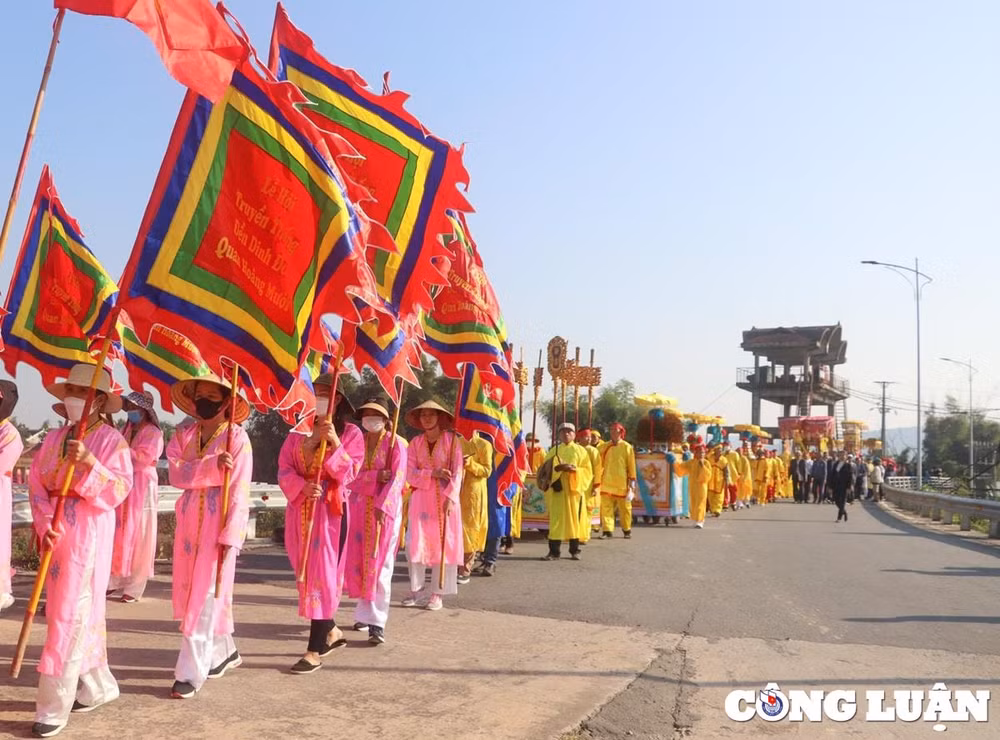dac sac nghi thuc ruoc cap thuy le hoi den ca dinh do quan hoang muoi hinh 2