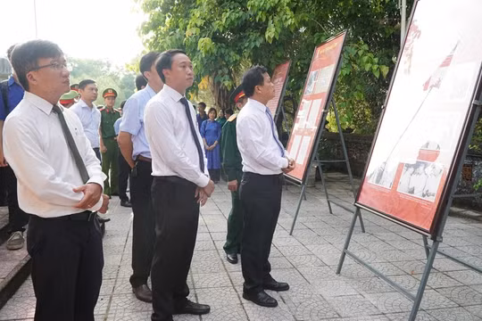 Triển lãm 'Ký ức thời hoa lửa' tri ân các Anh hùng liệt sĩ