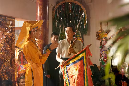 NSƯT Hoài Linh tái xuất điện ảnh với 'Người được chọn'