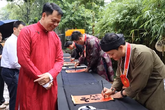 Thư pháp Hán Nôm và Quốc ngữ hội tụ tại Văn Miếu