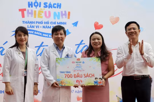 “Sách trao tay - Yêu thương ở lại” mang 700 đầu sách đến Bệnh viện Nhi đồng 1