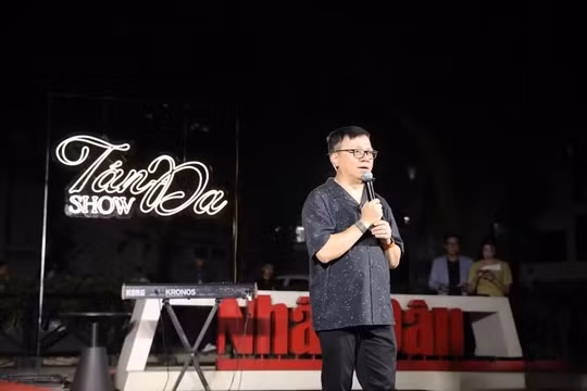 Nhà báo Lê Quốc Minh, Ủy viên Trung ương Đảng, Tổng Biên tập Báo Nhân Dân, Phó Trưởng ban Tuyên giáo Trung ương, Chủ tịch Hội Nhà báo Việt Nam chia sẻ về chương trình. Ảnh: Khiếu Minh
