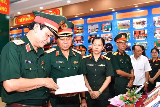 Triển lãm “80 năm tiếp bước dưới quân kỳ” tái hiện chặng đường vẻ vang của Bộ Tham mưu Quân khu 9