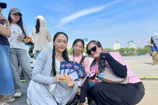 Trước giờ khai mạc Concert Thanh Xuân: Không khí náo nhiệt từ bên ngoài khu vực biểu diễn