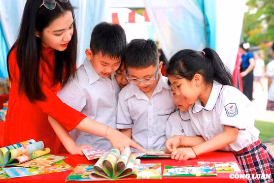 Văn hóa đọc trong thời đại số: Khi sách cần được kể bằng một ngôn ngữ mới
