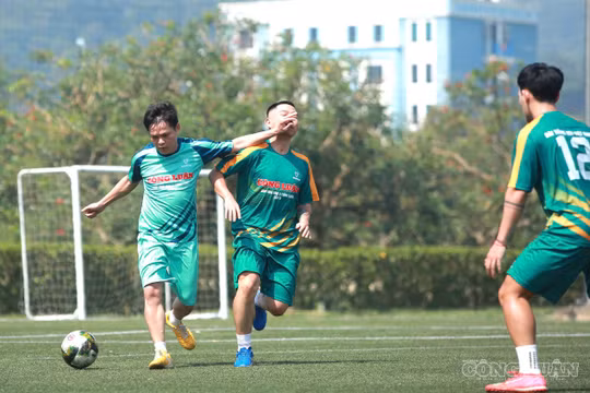 Giải bóng đá Cúp Nhà báo và Công luận lần thứ V: Khi người làm báo cháy hết mình trên sân cỏ...