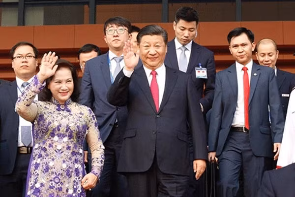 Chủ tịch Quốc hội Nguyễn Thị Kim Ngân và Tổng Bí thư, Chủ tịch Trung Quốc Tập Cận Bình dự lễ Khánh thành Cung Hữu nghị Việt - Trung và Lễ khai trương Trung tâm Văn hóa Trung Quốc tại Hà Nội, tháng 11/2017. Ảnh: TL