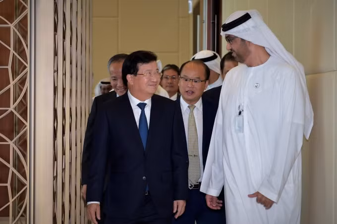 Phó Thủ tướng Trịnh Đình Dũng tiếp Quốc vụ khanh phụ trách kinh tế, đầu tư UAE Sultan Bin Ahmed Al Jaber - Ảnh: VGP
