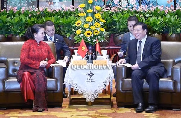 Chủ tịch Quốc hội Nguyễn Thị Kim Ngân tiếp Bí thư Tỉnh uỷ, Chủ tịch Ủy ban Thường vụ Nhân đại tỉnh Giang Tô Lâu Cần Kiệm. Ảnh: Cổng TTĐT Quốc hội
