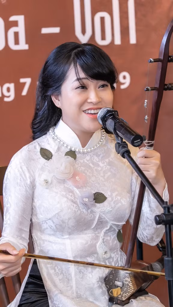 Nghệ sĩ Mai Tuyết Hoa - Truyền nhân của cố nghệ nhân Hà Thị Cầu. Ảnh: thanhnien