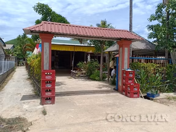 Gia đình nạn nhân đã đưa anh T. về lo hậu sự.