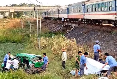Hiện trường vụ tai nạn giao thông đường sắt nghiêm trọng. Ảnh: TL