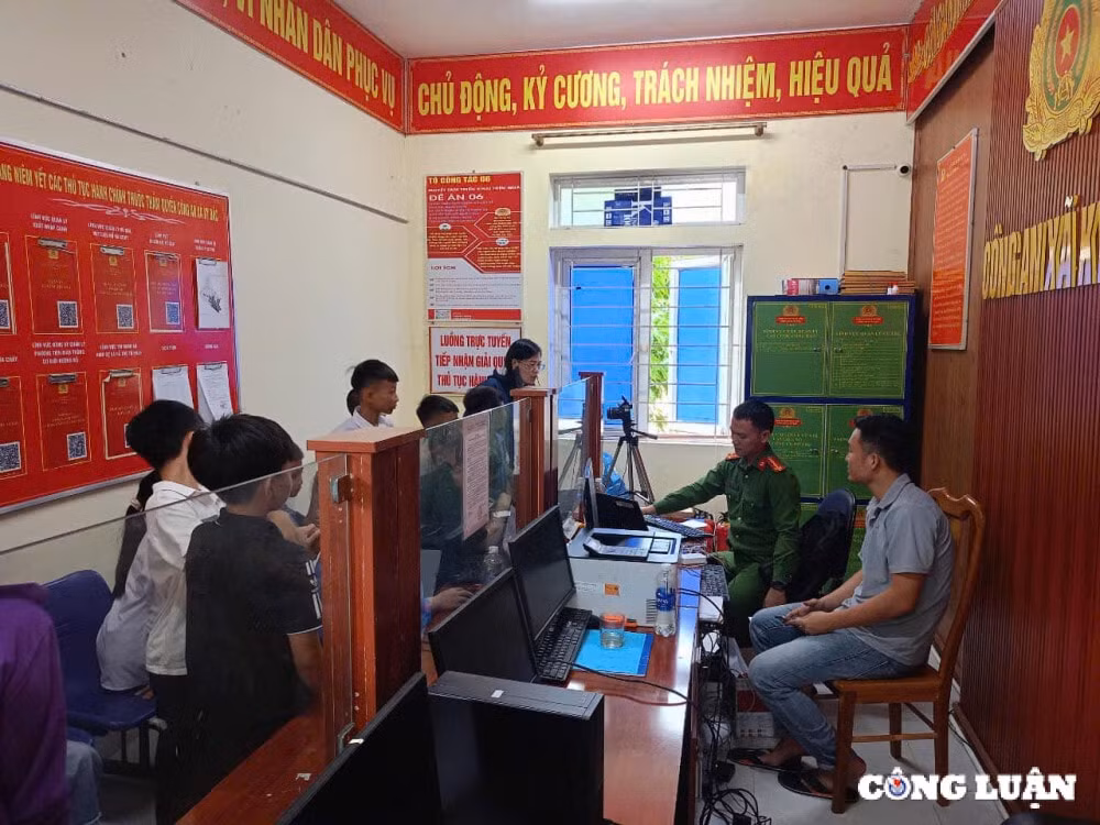 cong an ha tinh xuyen le cap can cuoc cho cong dan hinh 5