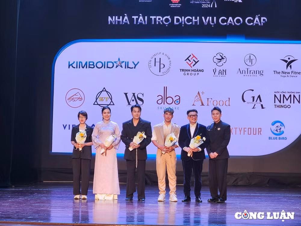 tan hoa hau du lich viet nam toan cau 2024 se nhan o to mercedes glc 300 tri gia 35 ty dong hinh 4