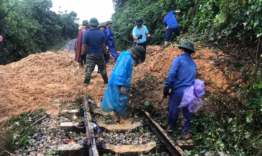 duong sat tam dung chay mot so doan tau khach do anh huong cua bao yagi hinh 1