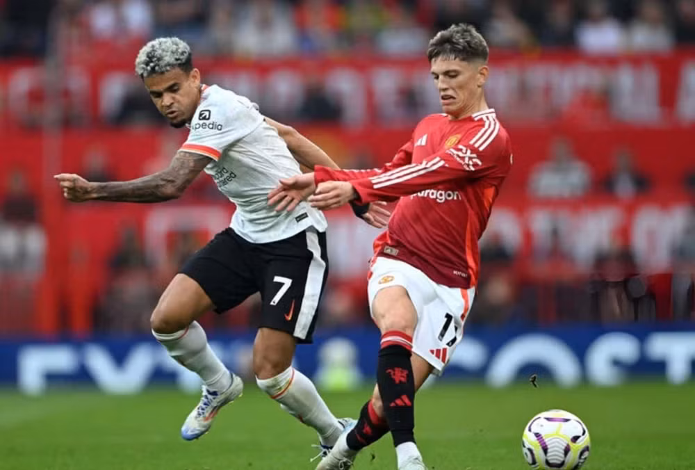 man utd thua tham truoc liverpool tren san nha old trafford hinh 1