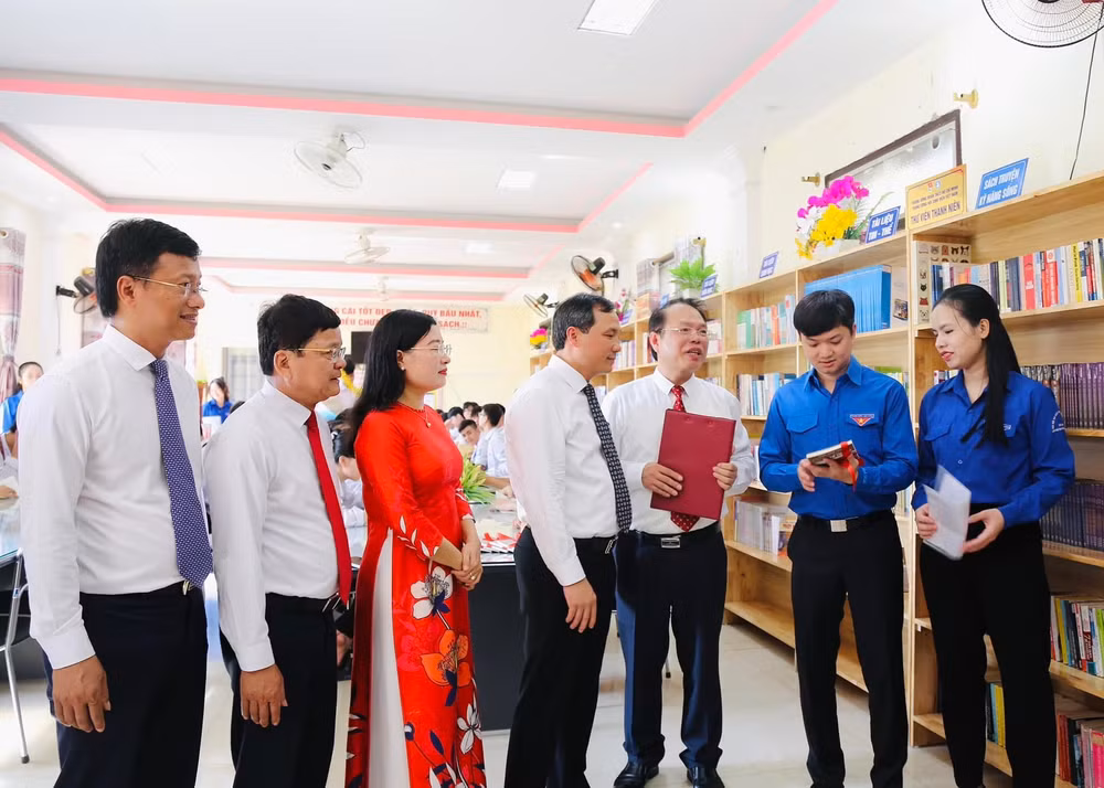 bi thu trung uong doan du le khai giang nam hoc moi tai ha tinh hinh 5