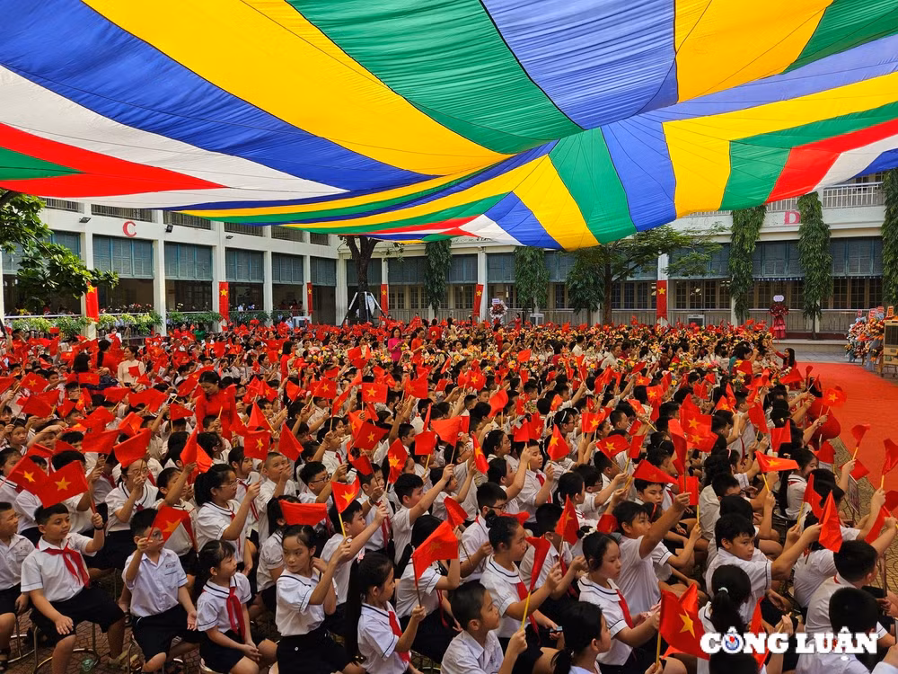 nhung hinh anh dep trong ngay khai giang nam hoc moi hinh 1