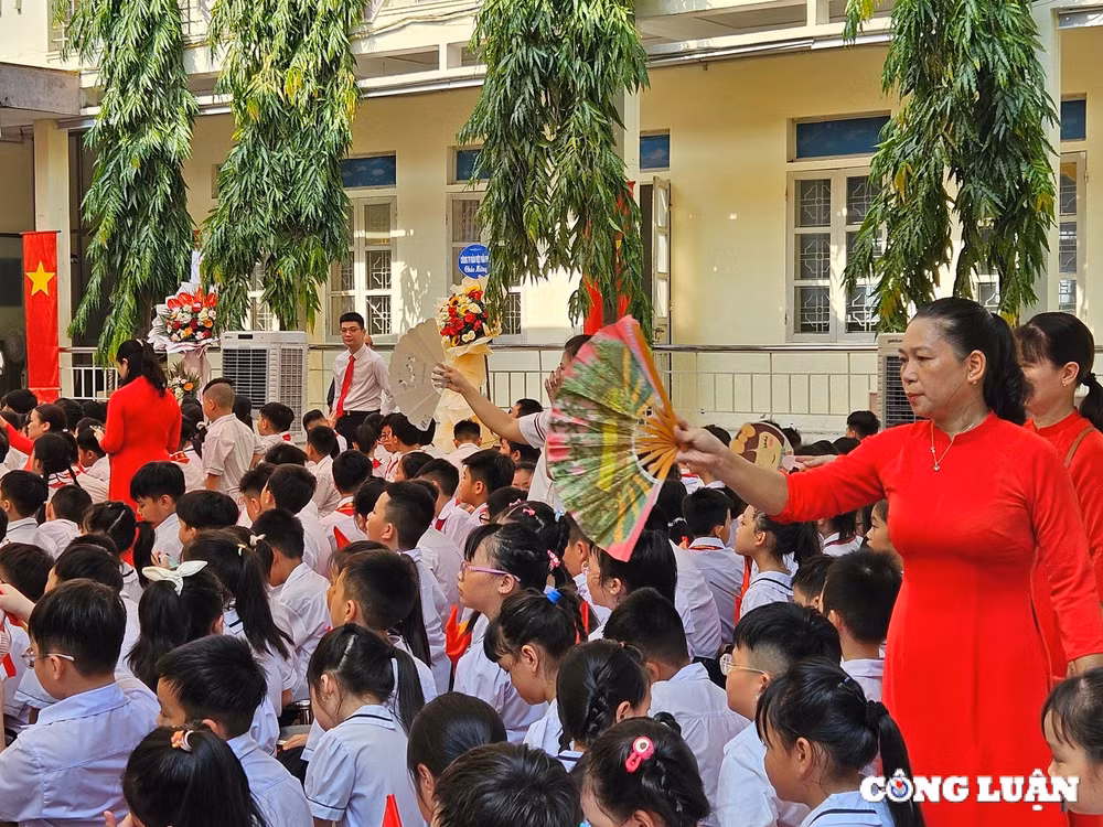 nhung hinh anh dep trong ngay khai giang nam hoc moi hinh 5