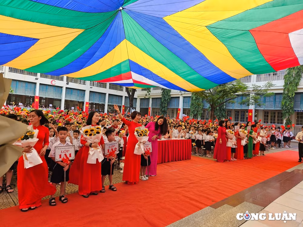 nhung hinh anh dep trong ngay khai giang nam hoc moi hinh 2