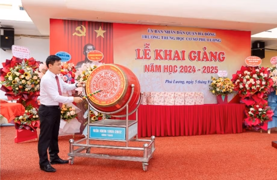nhung hinh anh an tuong trong le khai giang nam hoc moi tai truong thcs phu luong hinh 3