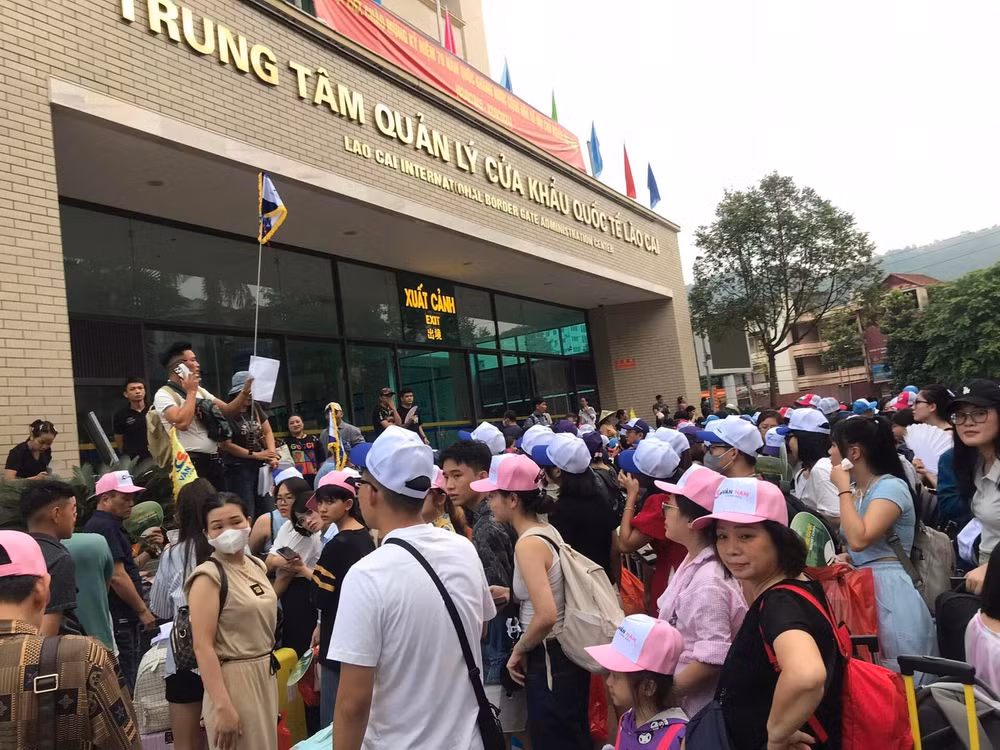 gan 20 van luot du khach toi lao cai dip le 2 9 hinh 2