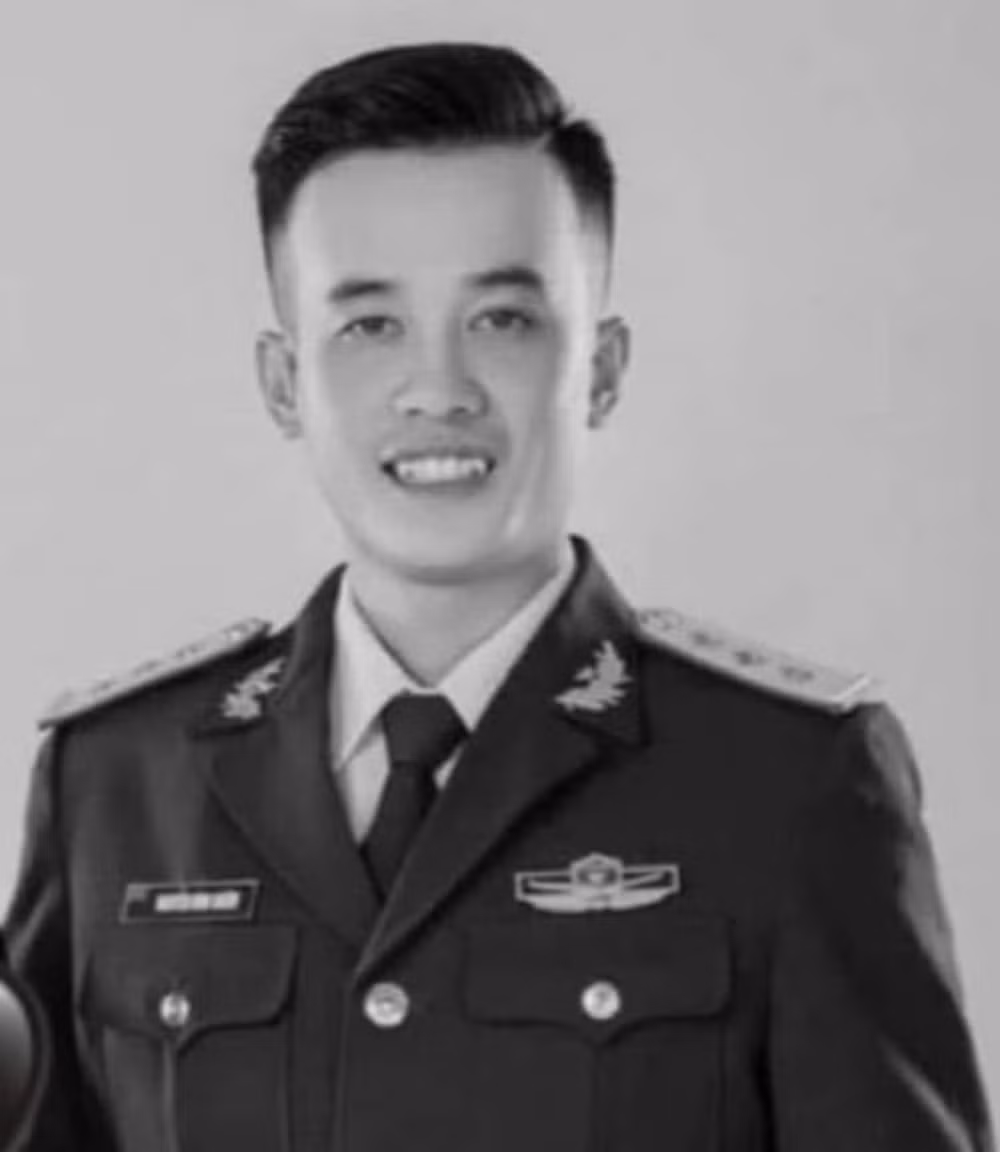 truy tang huan chuong bao ve to quoc hang ba cho dai uy nguyen dinh khiem hy sinh khi chong bao so 3 hinh 1