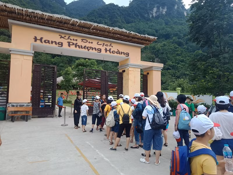 hang phuong hoang suoi mo ga hut hang chuc ngan khach du lich dip le 2 9 hinh 2