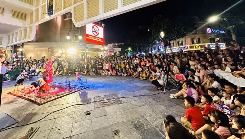 ha noi to chuc nhieu hoat dong van hoa tai khu pho co trong dip nghi le 2 9 hinh 2