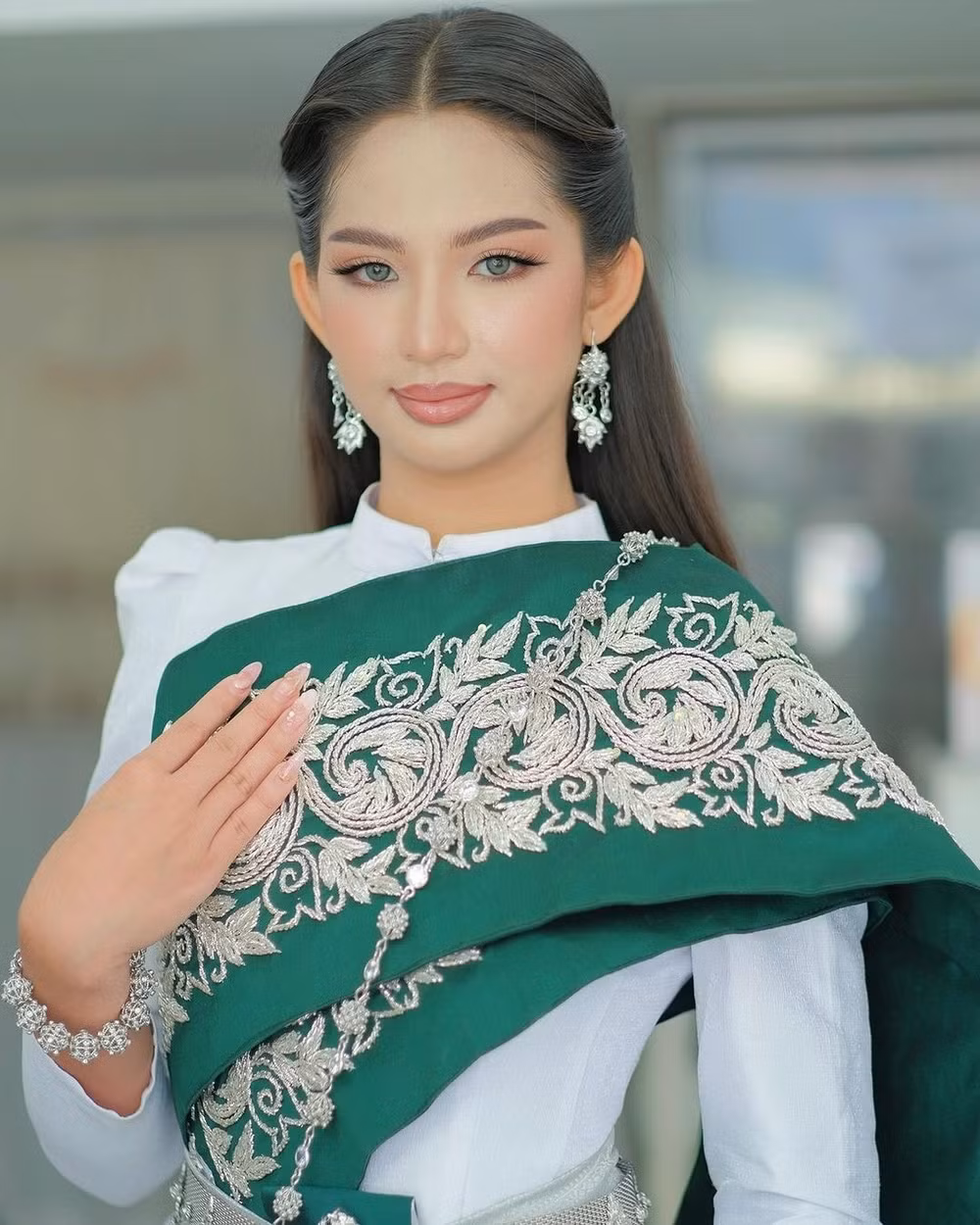 nguoi dep chanreaksmey loy dang quang hoa hau campuchia 2024 hinh 2